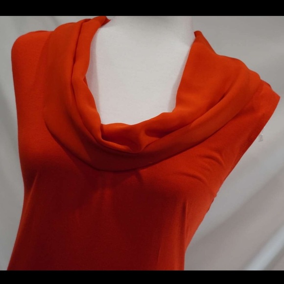 sleeveless T-shirt - Picture 15 of 16